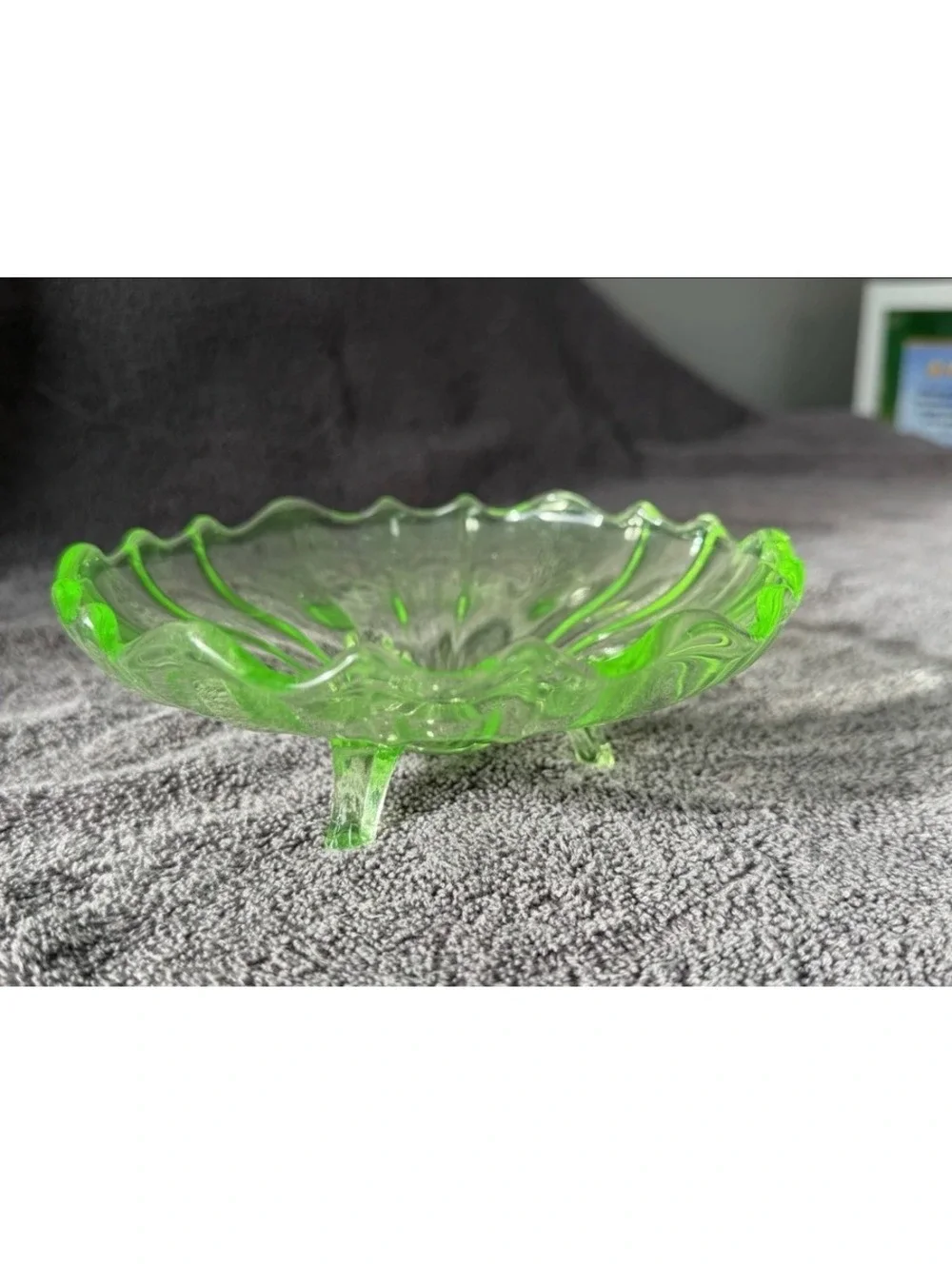 Uranium Glass 3-Footed Scalloped Bowl Vaseline Green Depression *Read Chip
